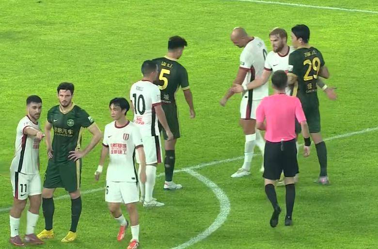 黑白体育- csgo看不见血量和读秒进度 