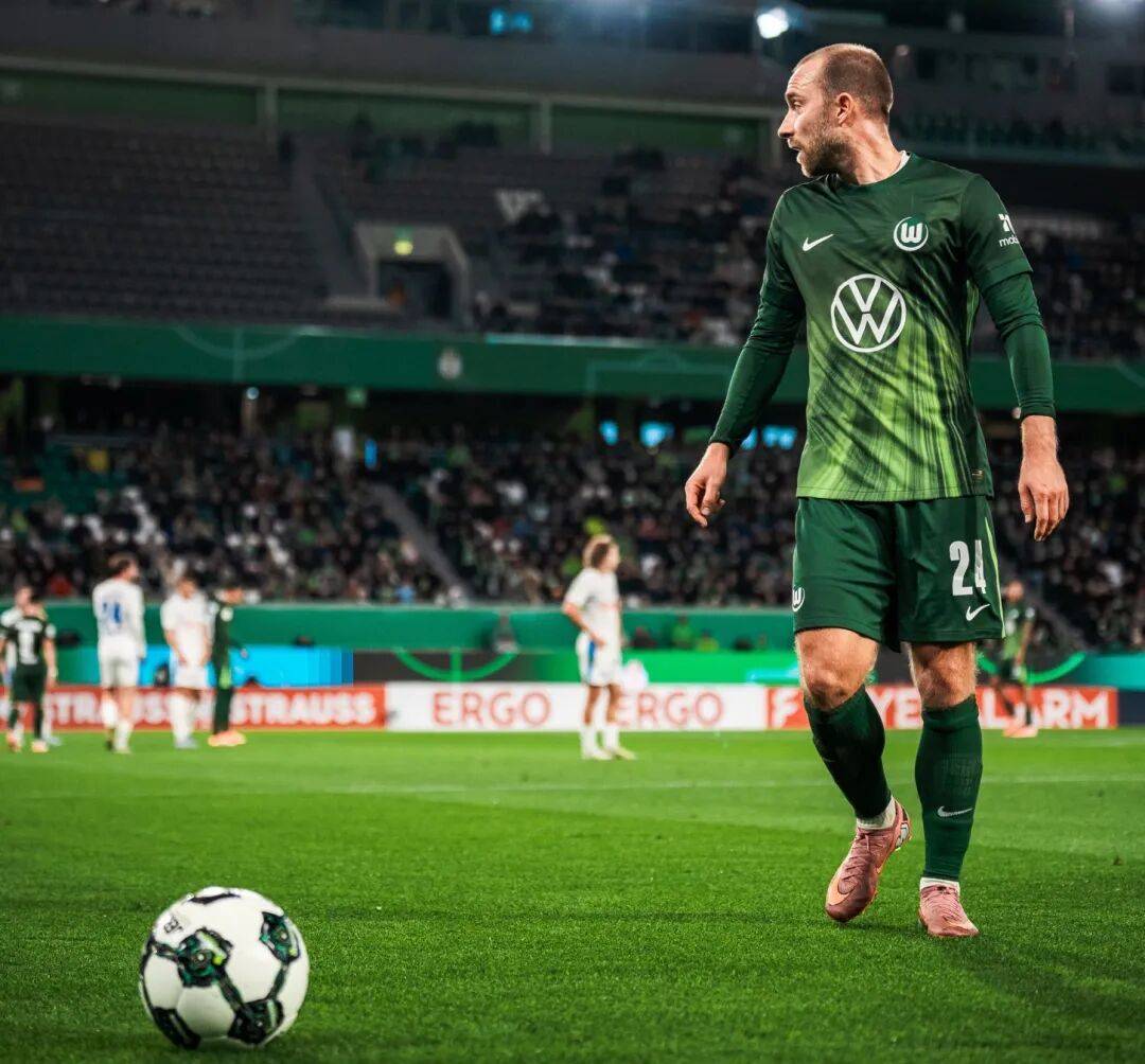 黑白体育-里程碑夜里昂再遭质疑，德甲清晨刷纪录，悬念犹存，阵容厚度经受考验的简单介绍