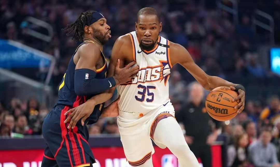 黑白体育- 库里和杜兰特 