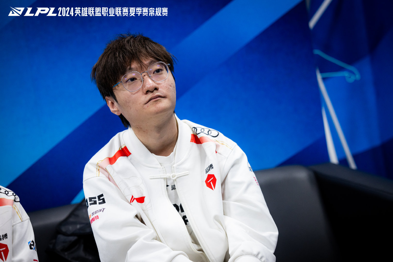 黑白体育-Scout赛事官方发布势不可挡新规，老鹰争议不断！的简单介绍