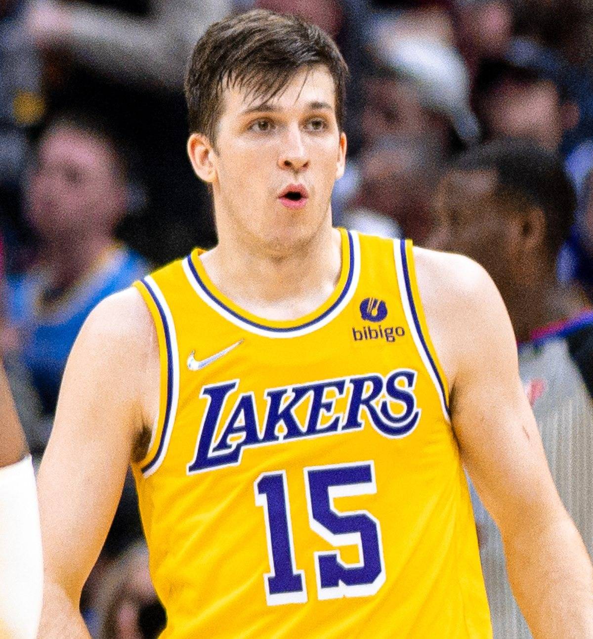 黑白体育-西亚卡姆新星战术调整表现惊艳，西班牙队未来可期！的简单介绍